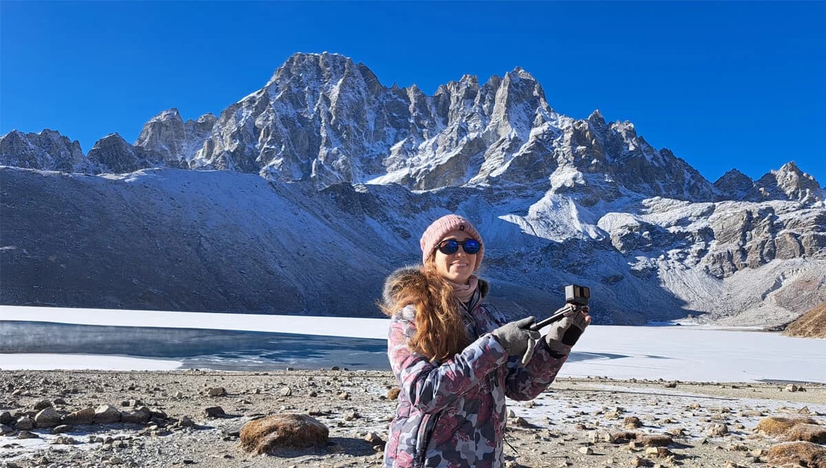 Helicopter landing at Gokyo Valley