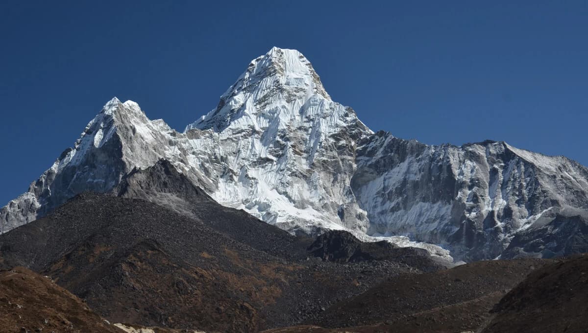 Mt Ama Dablam (6812 m)